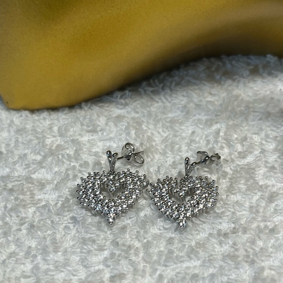 🖤Pretty dangle-pave setting heart earrings —silver tone NWOT - Picture 5 of 8